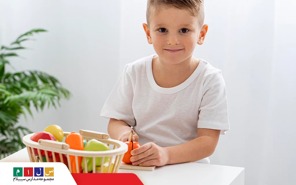 تشویق کردن کودکان به میوه خوردن