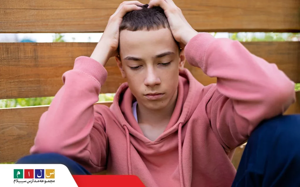 چه عواملی منجر به افزایش اختلالات رفتاری در نوجوانان می‌شوند؟
