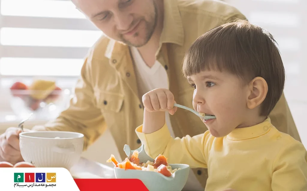 بهترین روش آموزش آداب غذا خوردن به کودکان چیست؟